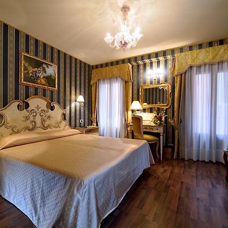 Hotel Citta Di Milano Venesia Bagian luar foto