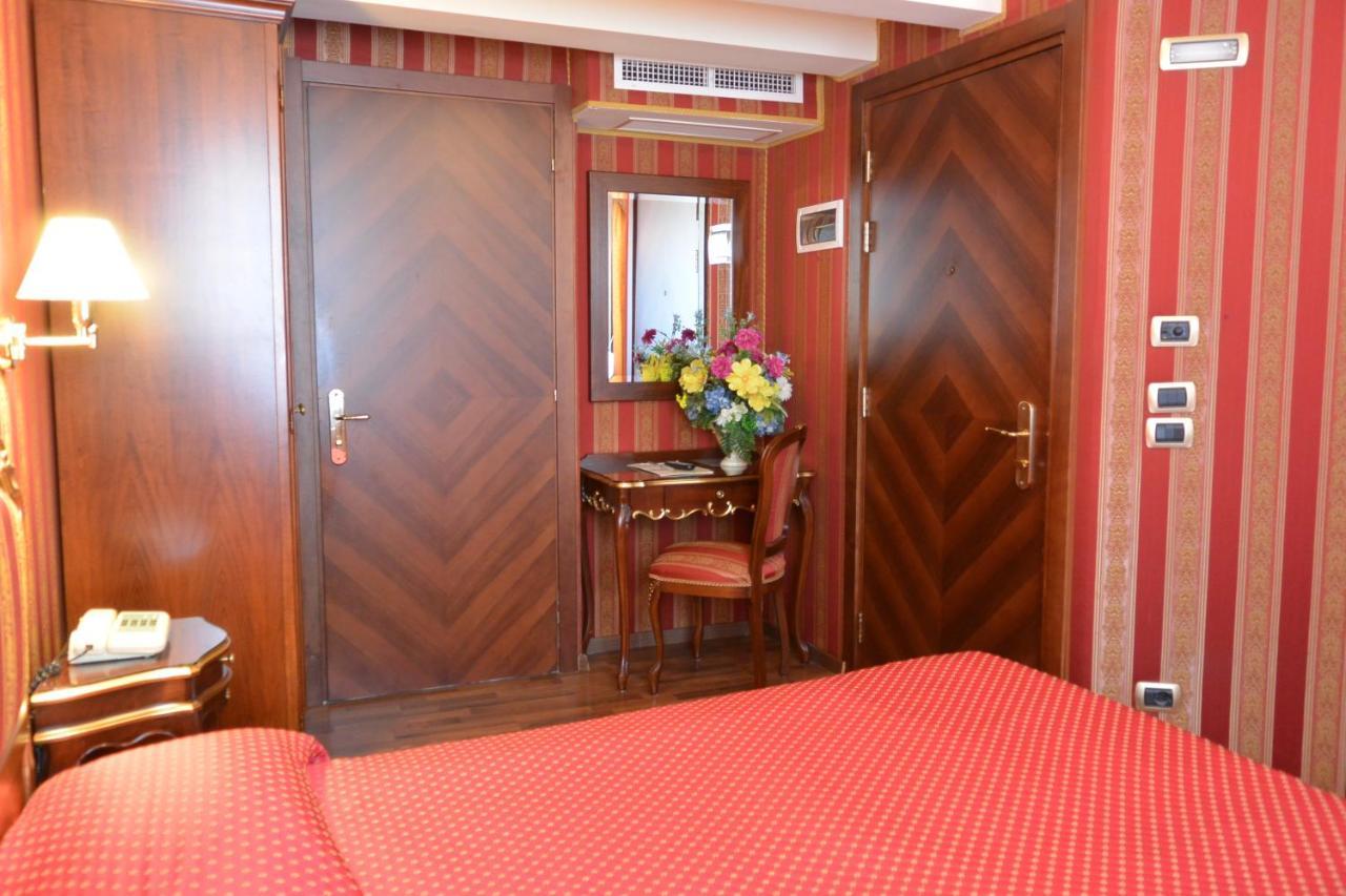 Hotel Citta Di Milano Venesia Bagian luar foto