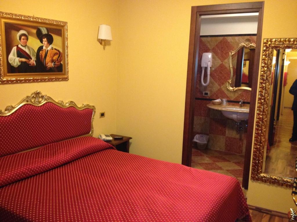 Hotel Citta Di Milano Venesia Bagian luar foto