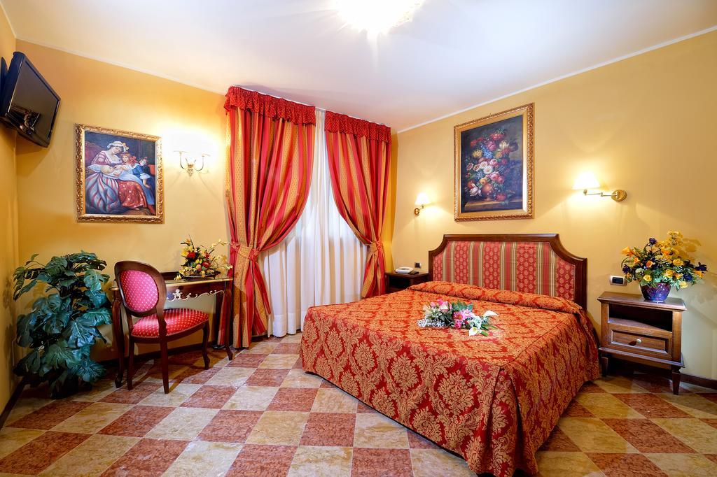 Hotel Citta Di Milano Venesia Bagian luar foto