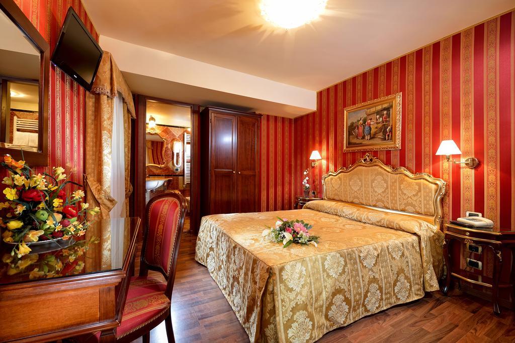 Hotel Citta Di Milano Venesia Bagian luar foto