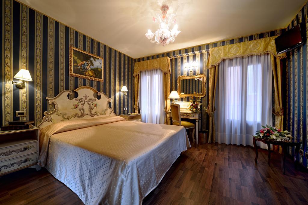 Hotel Citta Di Milano Venesia Bagian luar foto
