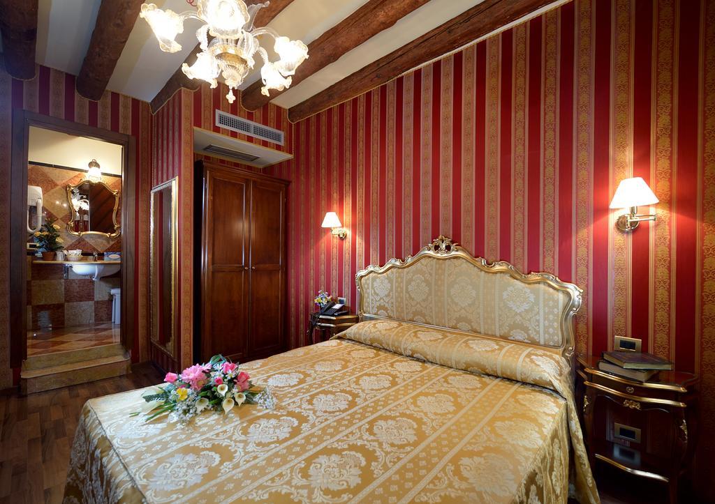 Hotel Citta Di Milano Venesia Bagian luar foto