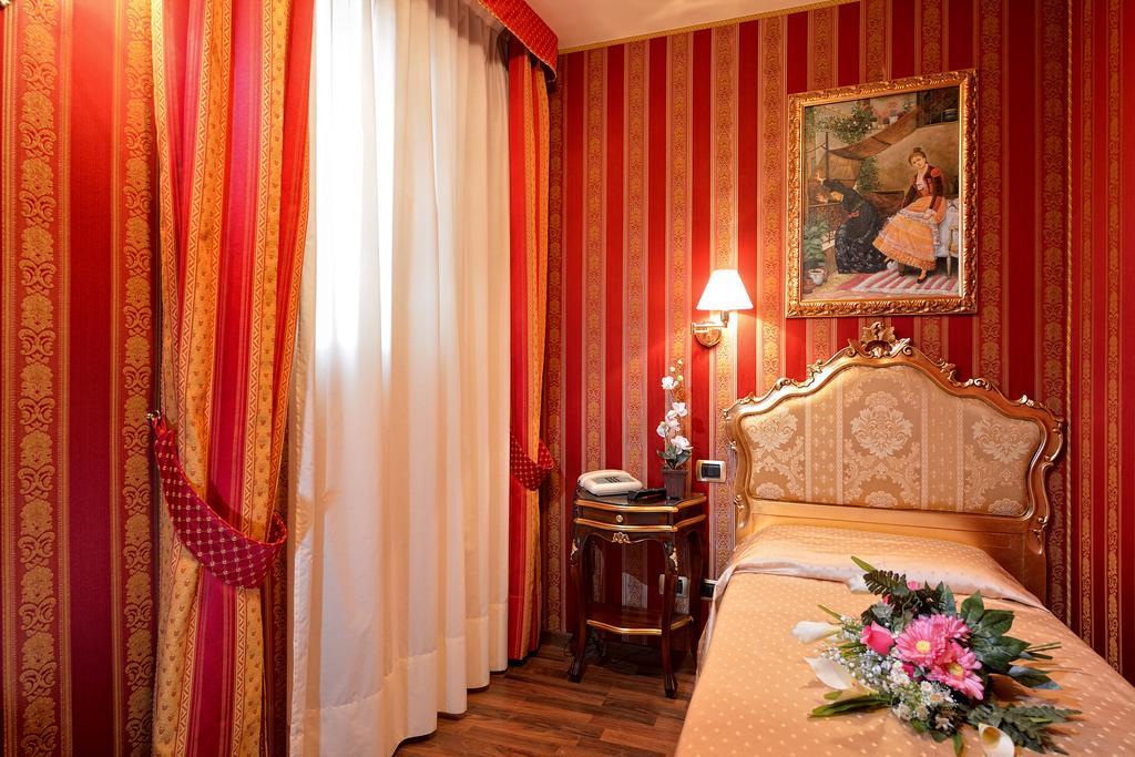 Hotel Citta Di Milano Venesia Bagian luar foto