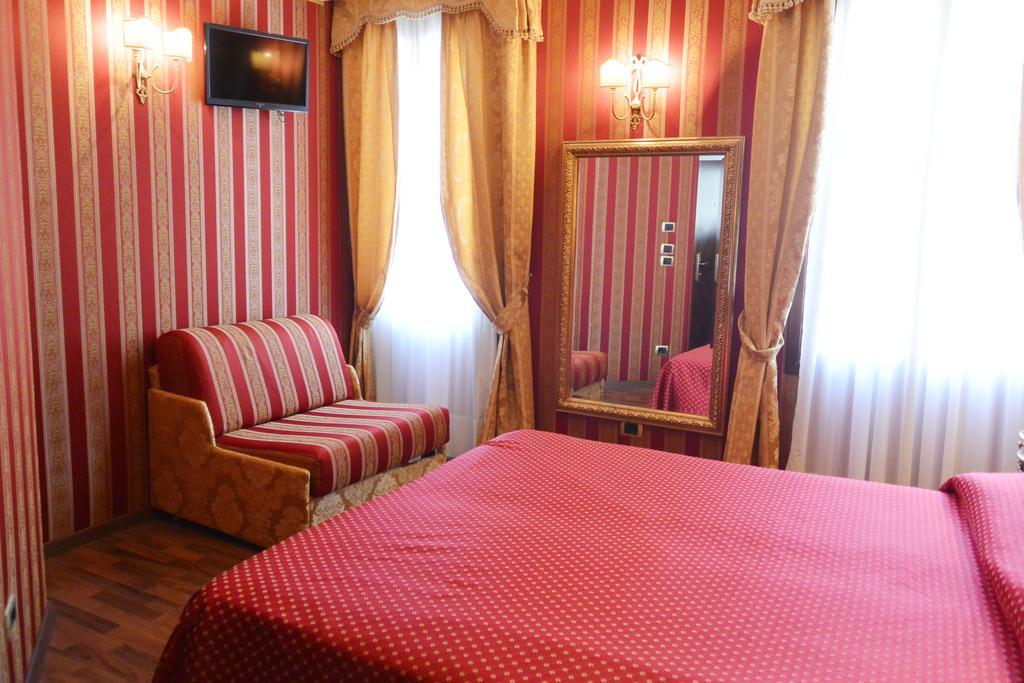 Hotel Citta Di Milano Venesia Bagian luar foto