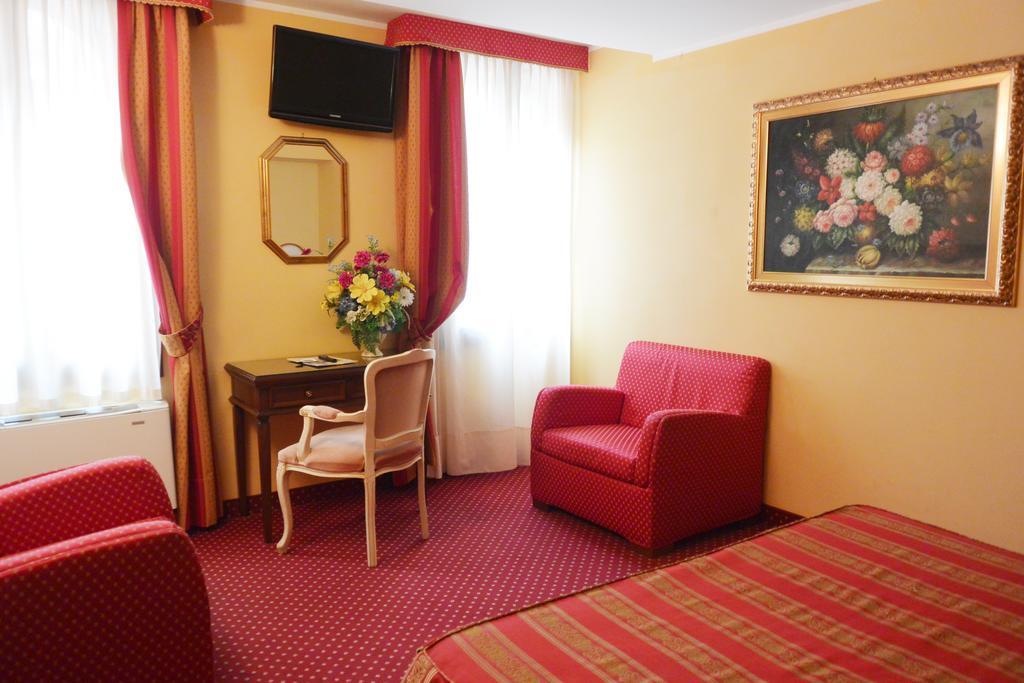 Hotel Citta Di Milano Venesia Bagian luar foto
