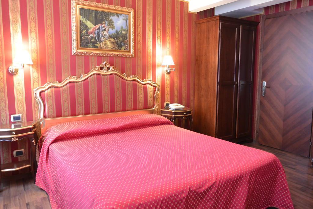Hotel Citta Di Milano Venesia Bagian luar foto