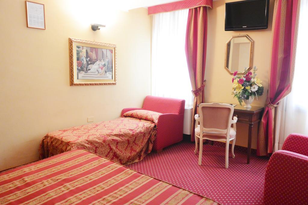 Hotel Citta Di Milano Venesia Bagian luar foto