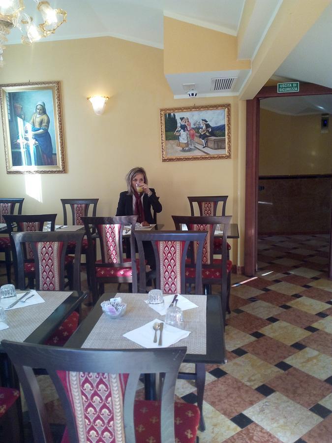 Hotel Citta Di Milano Venesia Bagian luar foto