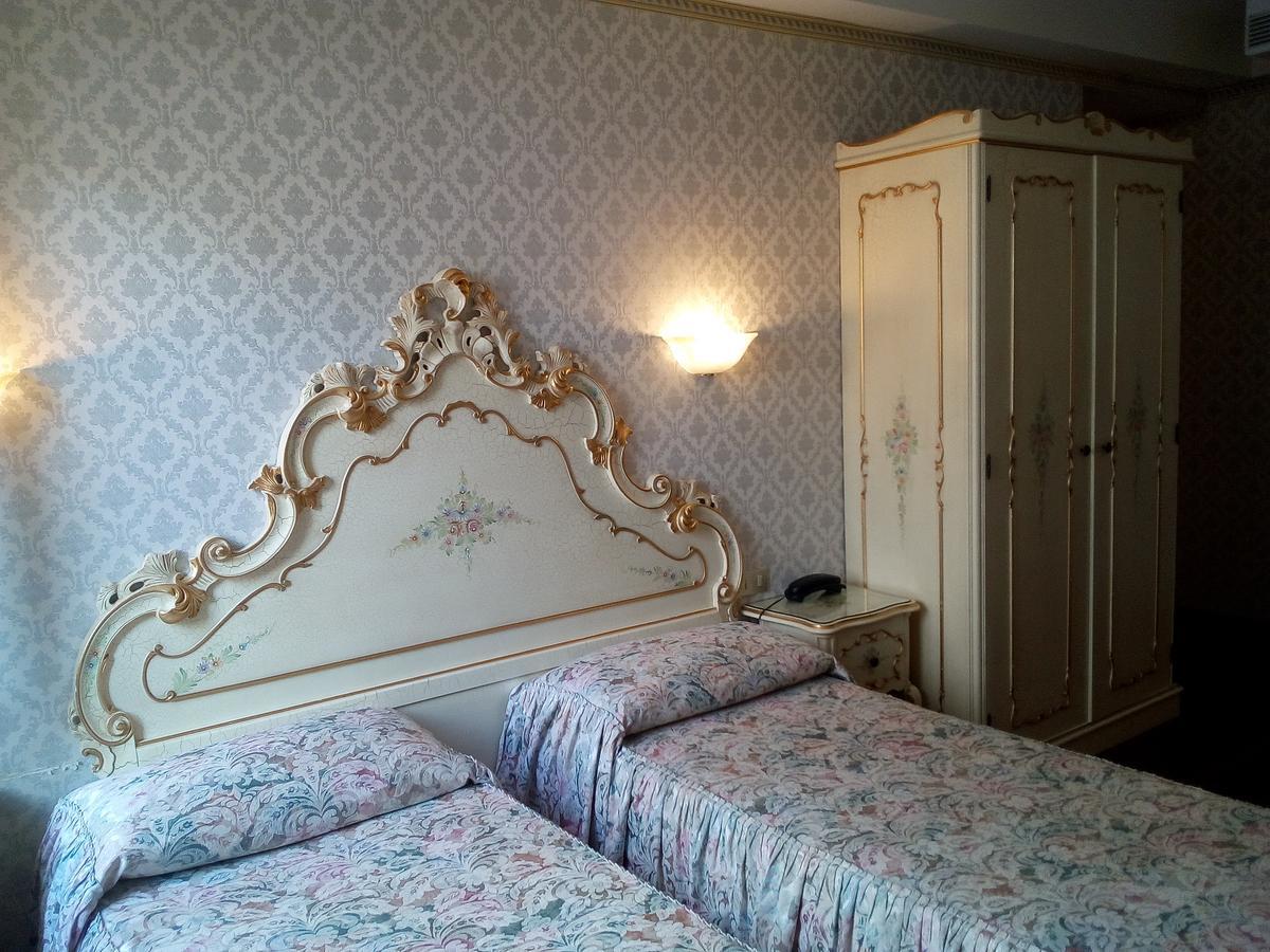 Hotel Citta Di Milano Venesia Bagian luar foto